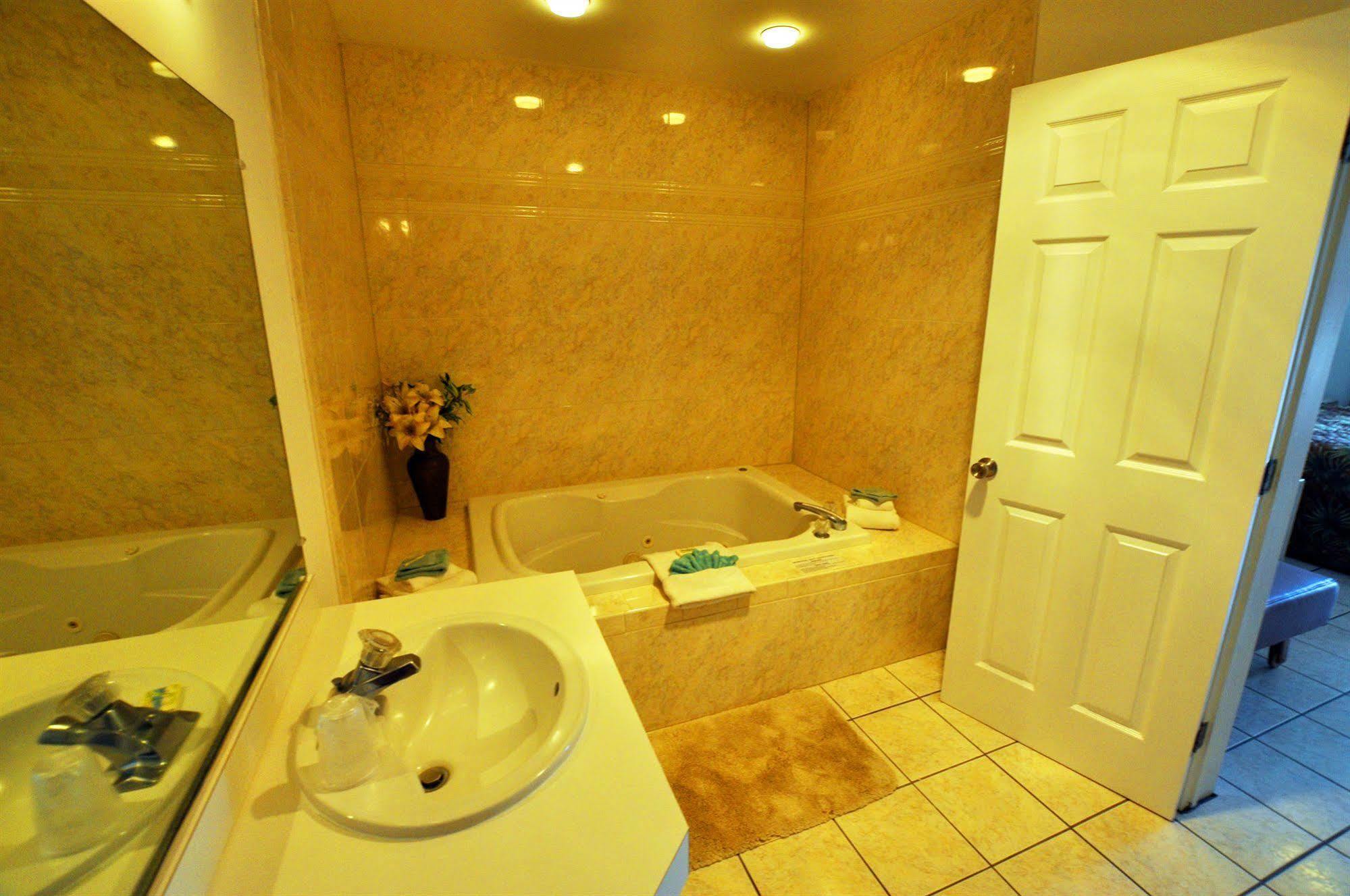 Riviera Resort & Suites Wildwood Buitenkant foto